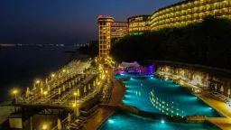 PARADISE BEACH HOTEL Pools & Beach