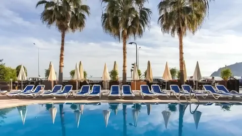 PARADOR BEACH HOTEL Pools & Beach