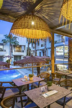 PEFKI DELUXE RESIDENCES Restaurants