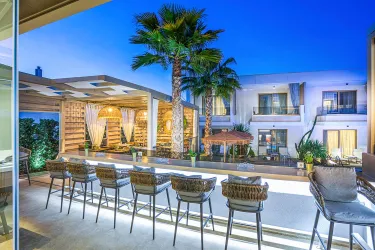 PEFKI DELUXE RESIDENCES Bars