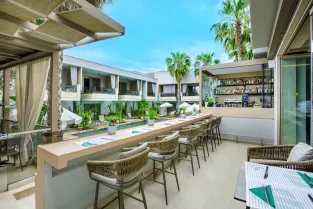 PEFKI DELUXE RESIDENCES Bars