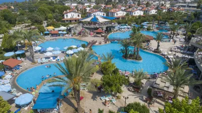 ARMAS PEMAR BEACH Pools & Beach
