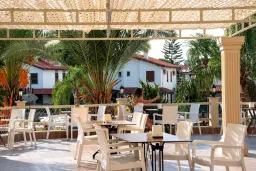 ARMAS PEMAR BEACH Restaurants