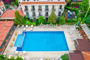 PERDIKIA BEACH HOTEL Pools & Beach