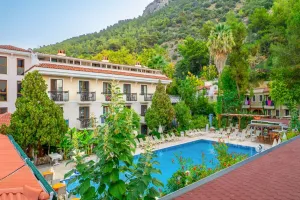 PERDIKIA BEACH HOTEL