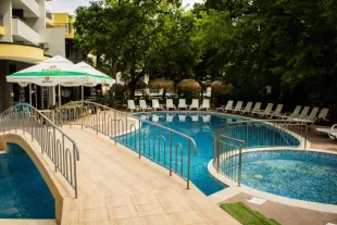 PERUNIKA HOTEL Pools & Beach