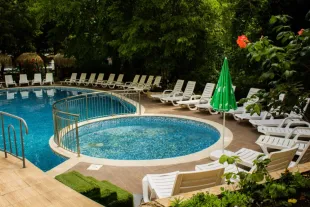 PERUNIKA HOTEL Pools & Beach