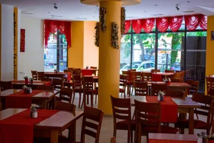 PERUNIKA HOTEL Restaurants