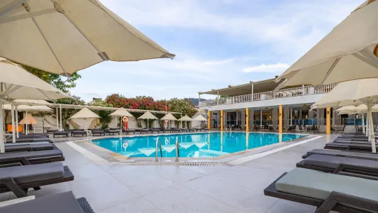 PETUNYA BEACH RESORT Pools & Beach