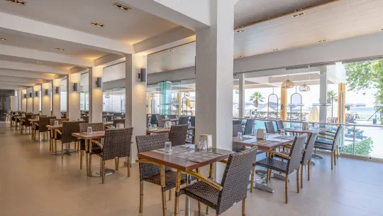 PETUNYA BEACH RESORT Restaurants