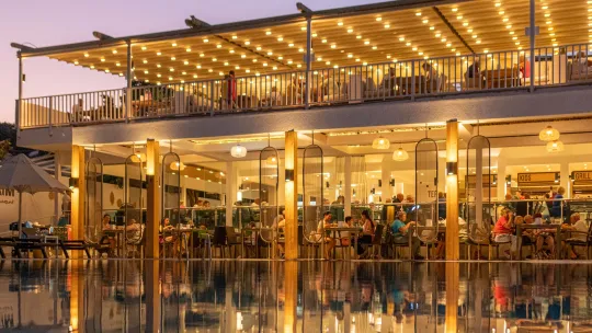 PETUNYA BEACH RESORT Restaurants