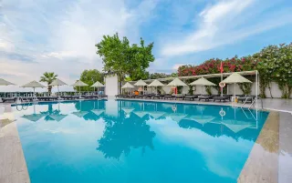 PETUNYA BEACH RESORT Pools & Beach