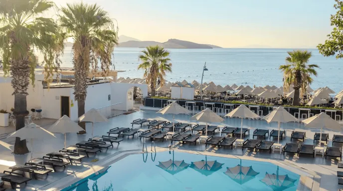 PETUNYA BEACH RESORT Pools & Beach