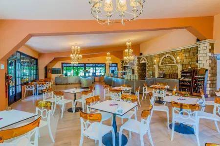 PHILOXENIA HOTEL Restaurants