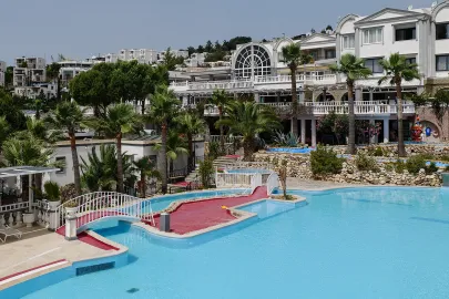 PHOENIX SUN HOTEL Pools & Beach