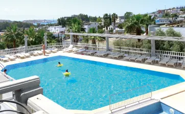 PHOENIX SUN HOTEL Pools & Beach