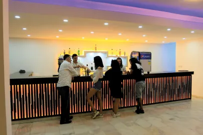 PHOENIX SUN HOTEL Bars