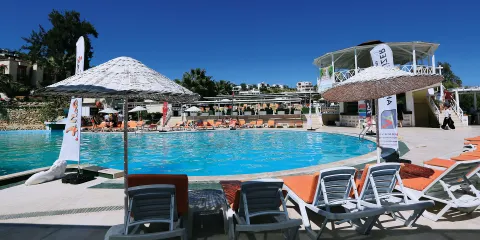 PHOENIX SUN HOTEL Pools & Beach