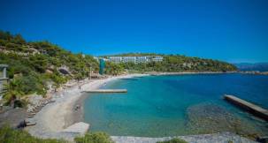 PINE BAY HOLIDAY RESORT Pools & Beach