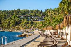 PINE BAY HOLIDAY RESORT Pools & Beach