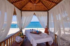 PINE BAY HOLIDAY RESORT Pools & Beach