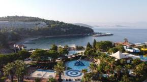 PINE BAY HOLIDAY RESORT Pools & Beach