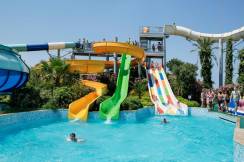 PINE BAY HOLIDAY RESORT Pools & Beach