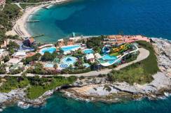 PINE BAY HOLIDAY RESORT Pools & Beach