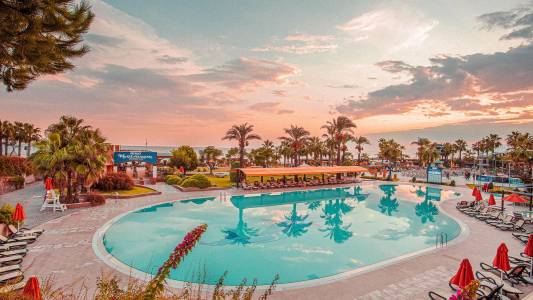PINE BEACH BELEK Pools & Beach