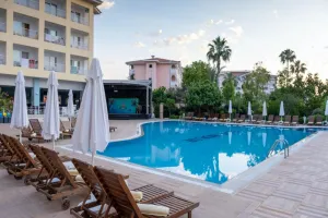 PINE HOUSE HOTEL Pools & Beach