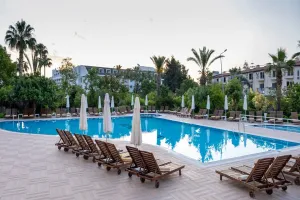 PINE HOUSE HOTEL Pools & Beach