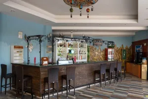 PINE HOUSE HOTEL Bars