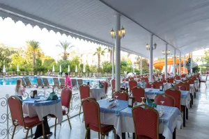 PINE HOUSE HOTEL Restaurants