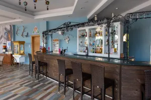 PINE HOUSE HOTEL Bars