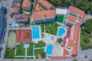 PINETA CLUB HOTEL Pools & Beach