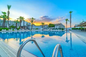 PINETA CLUB HOTEL Pools & Beach