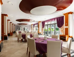PINETA PARK DELUXE HOTEL Restaurants