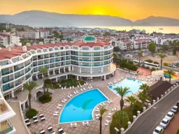 PINETA PARK DELUXE HOTEL