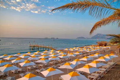 PIRATES BEACH CLUB Pools & Beach