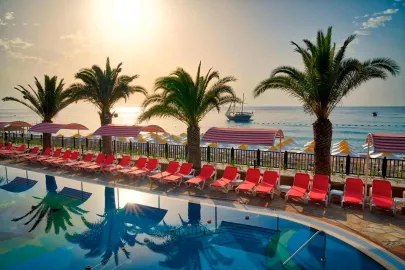 PIRATES BEACH CLUB Pools & Beach