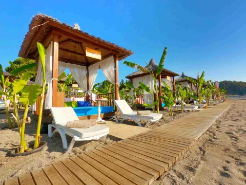 PIRATES BEACH CLUB Pools & Beach