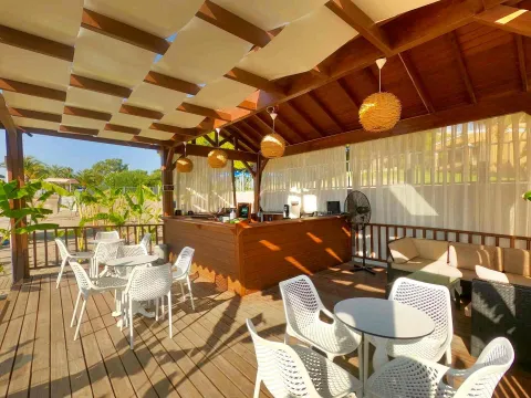 PIRATES BEACH CLUB Pools & Beach