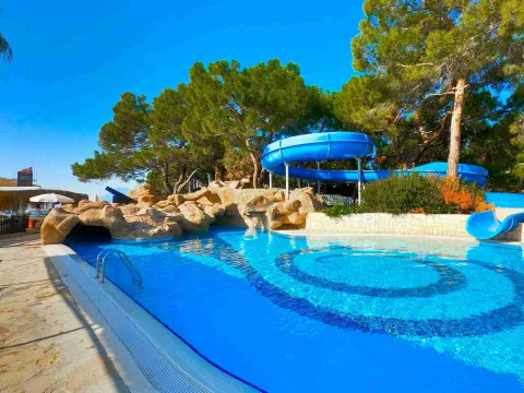 PIRATES BEACH CLUB Pools & Beach