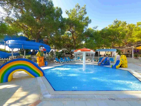 PIRATES BEACH CLUB Pools & Beach