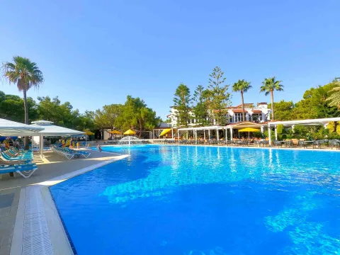 PIRATES BEACH CLUB Pools & Beach