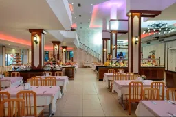 PIRATES BEACH CLUB Restaurants