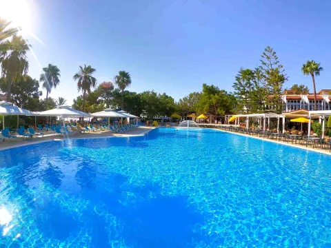 PIRATES BEACH CLUB Pools & Beach