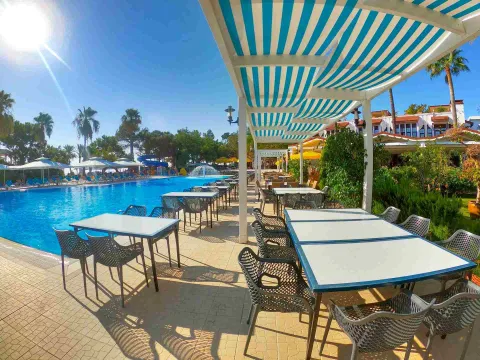 PIRATES BEACH CLUB Pools & Beach