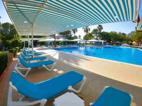 PIRATES BEACH CLUB Pools & Beach