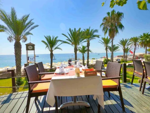 PIRATES BEACH CLUB Restaurants